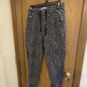 Celebrity Pink Juniors Cheetah Gray Elastic Waist Zip Pocket Joggers-Size S